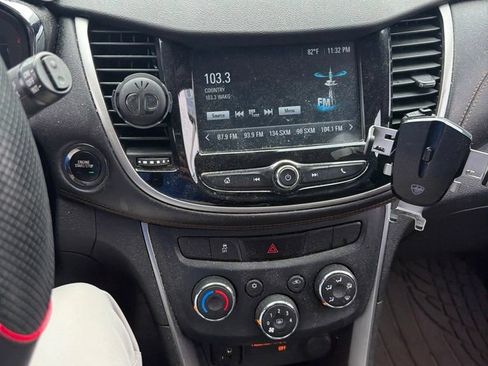 Used 2017 Chevrolet Trax LT w/ LT Convenience Package FWD image 19