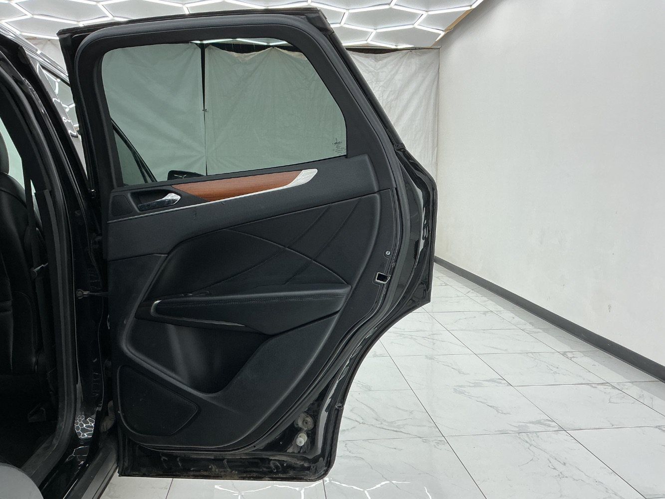 Used 2019 Lincoln MKC Select w/ Select Plus Package AWD/4WD image 25