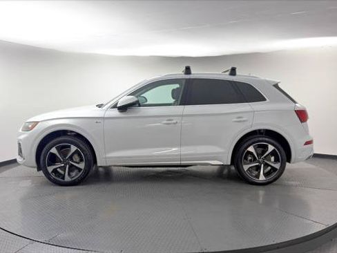 Used 2023 Audi Q5 2.0T Premium Plus w/ Premium Plus Package AWD/4WD image 3