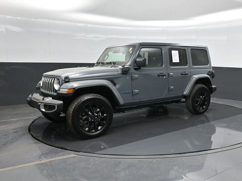 Used 2025 Jeep Wrangler Unlimited Sahara w/ Safety Group AWD/4WD image 1