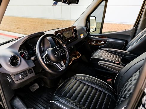 Used 2023 Mercedes-Benz Sprinter 3500 image 41