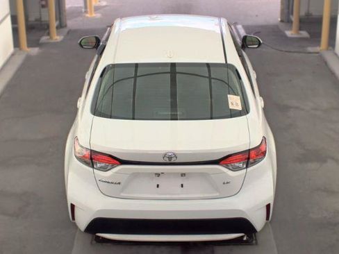 Used 2021 Toyota Corolla LE w/ LE Convenience Package FWD image 3