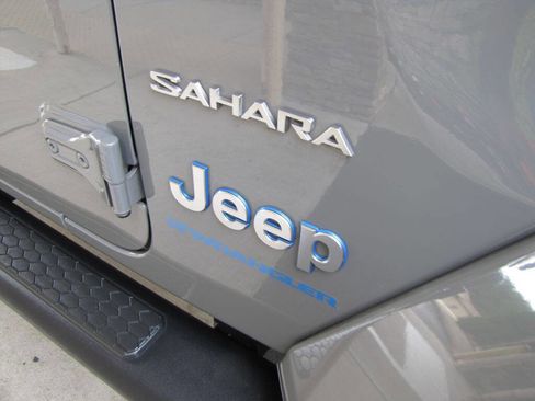 Used 2023 Jeep Wrangler Unlimited Sahara w/ Cold Weather Group AWD/4WD image 26