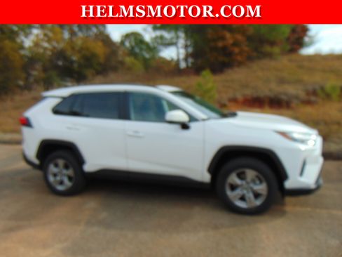 Used 2025 Toyota RAV4 XLE image 8