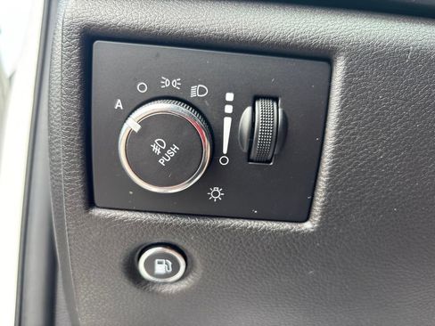 Used 2019 Jeep Grand Cherokee Laredo AWD/4WD image 20