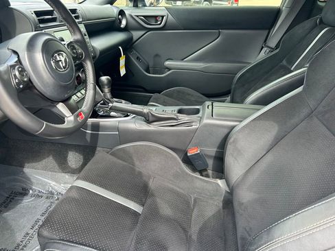Used 2022 Toyota GR86 Premium image 11