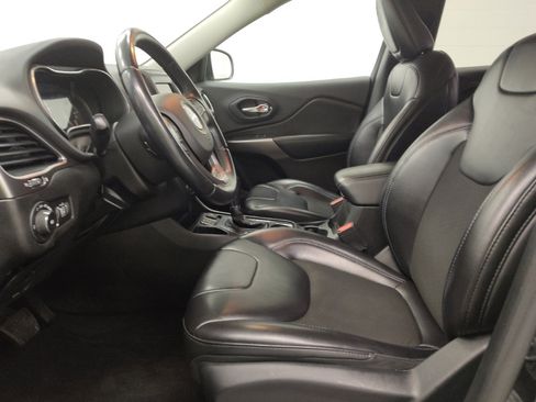 Used 2019 Jeep Cherokee Latitude Plus image 17