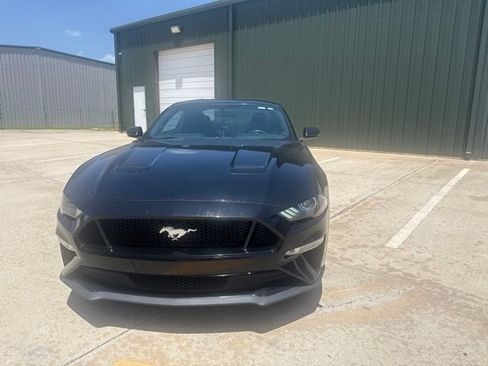 Used 2018 Ford Mustang GT RWD image 2