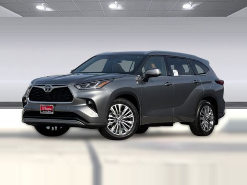New 2026 Toyota Highlander Platinum image 22