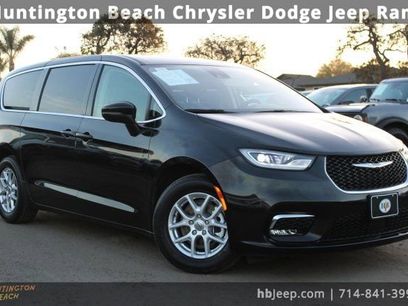 Used 2023 Chrysler Pacifica Touring-L