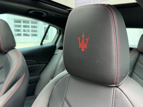 Used 2024 Maserati Grecale Trofeo AWD/4WD image 29