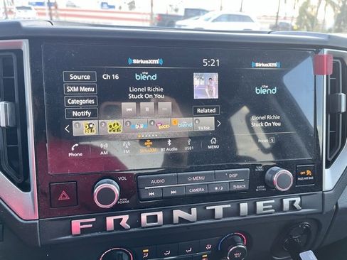 Used 2025 Nissan Frontier SV image 13