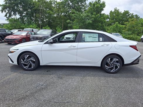 New 2025 Hyundai Elantra SEL image 4