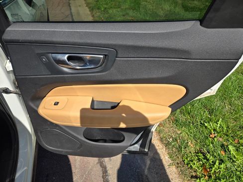 Used 2020 Volvo XC60 T5 Momentum AWD/4WD image 21