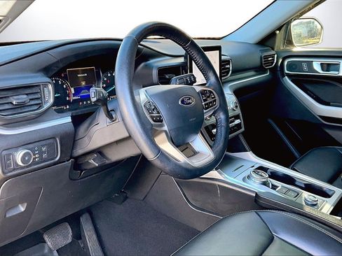 Used 2022 Ford Explorer XLT w/ Equipment Group 202A image 19