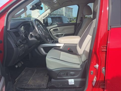 Used 2023 Nissan Titan SV w/ SV Convenience Package RWD image 12