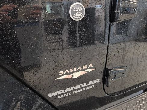 Used 2011 Jeep Wrangler Unlimited Sahara w/ Dual Top Group AWD/4WD image 10