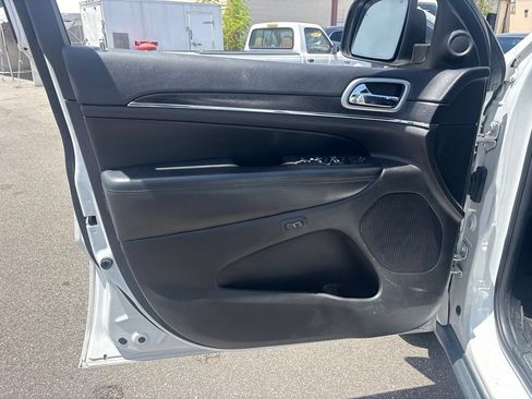 Used 2018 Jeep Grand Cherokee Limited AWD/4WD image 10