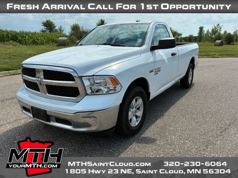 Used 2022 RAM 1500 Classic SLT AWD/4WD image 4