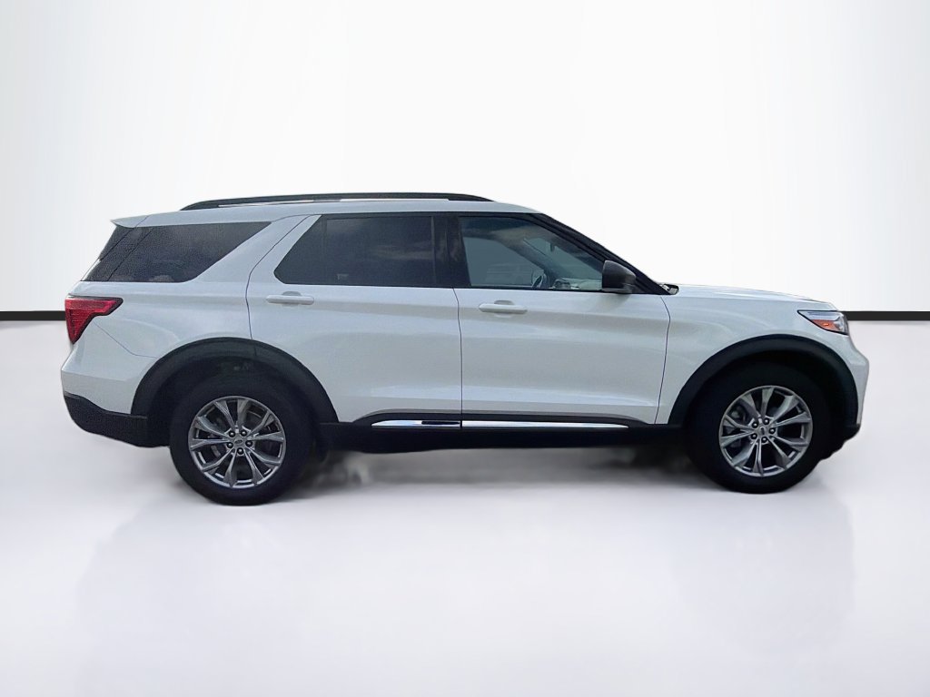 Certified 2024 Ford Explorer XLT w/ Equipment Group 202A AWD/4WD image 4