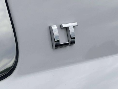 Used 2020 Chevrolet Suburban LT w/ Luxury Package AWD/4WD image 5