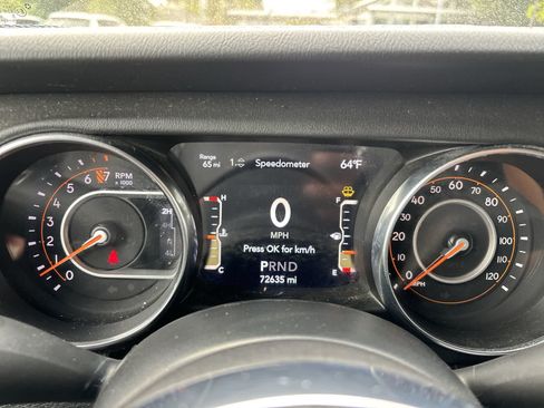 Certified 2020 Jeep Gladiator Overland AWD/4WD image 9