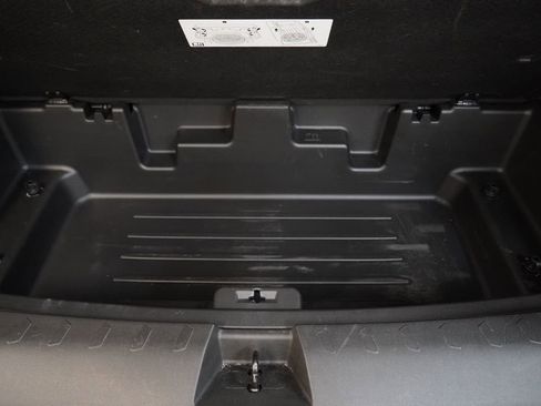 Used 2020 Chevrolet Traverse LT FWD image 11