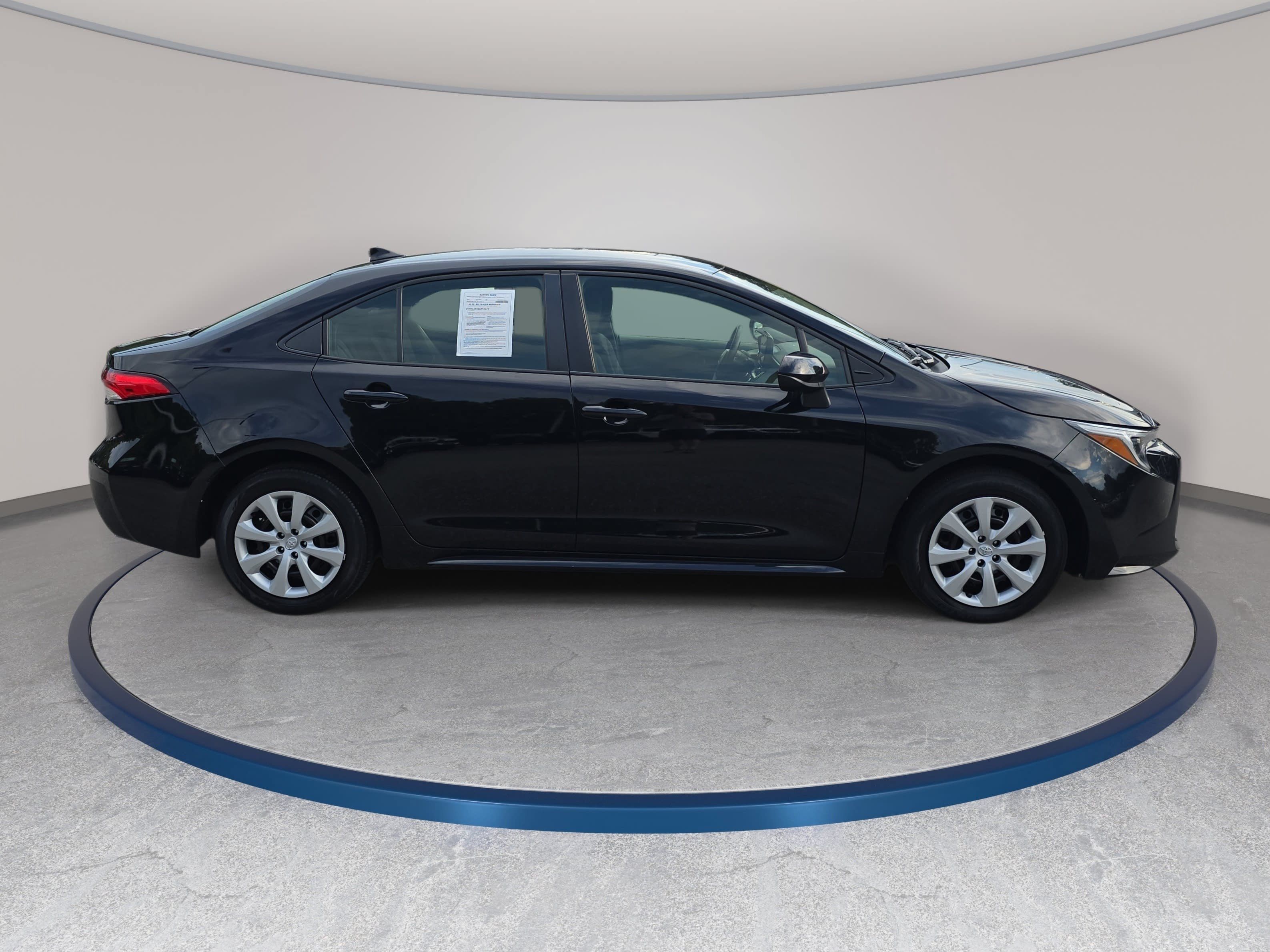 Used 2023 Toyota Corolla LE FWD image 4