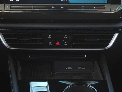 Used 2025 Volkswagen Atlas SE FWD image 20