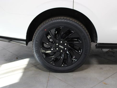 New 2026 Lincoln Navigator Reserve image 12