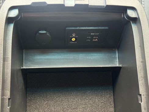 Used 2019 Nissan Pathfinder SL AWD/4WD image 32