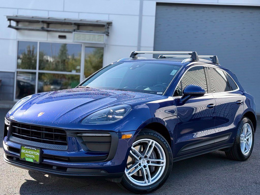Used 2022 Porsche Macan AWD/4WD image 1