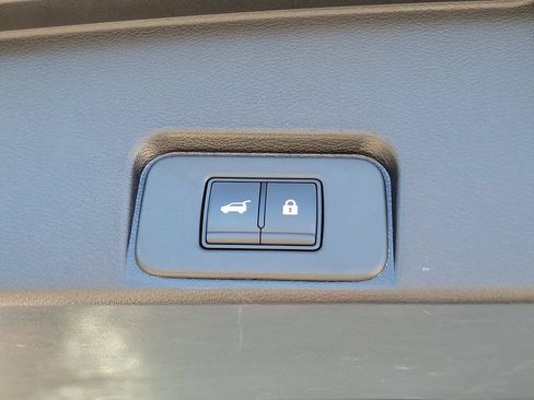 Certified 2025 Nissan Rogue SV FWD image 19