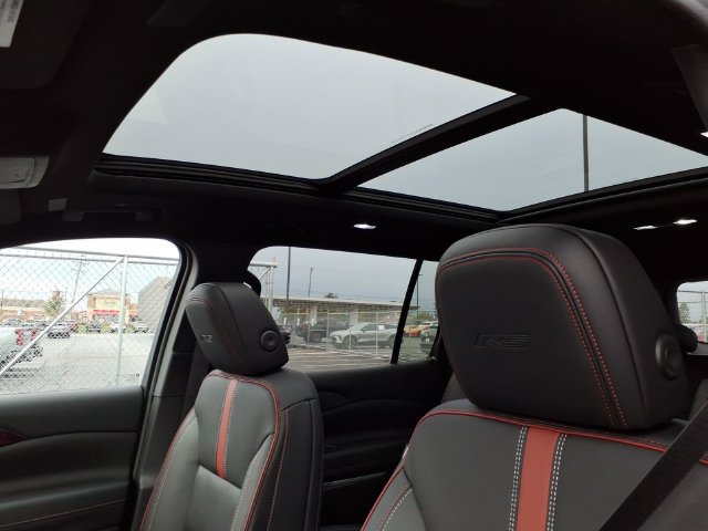 New 2027 Chevrolet Traverse RS w/ LPO, Floor Liner Package AWD/4WD image 8