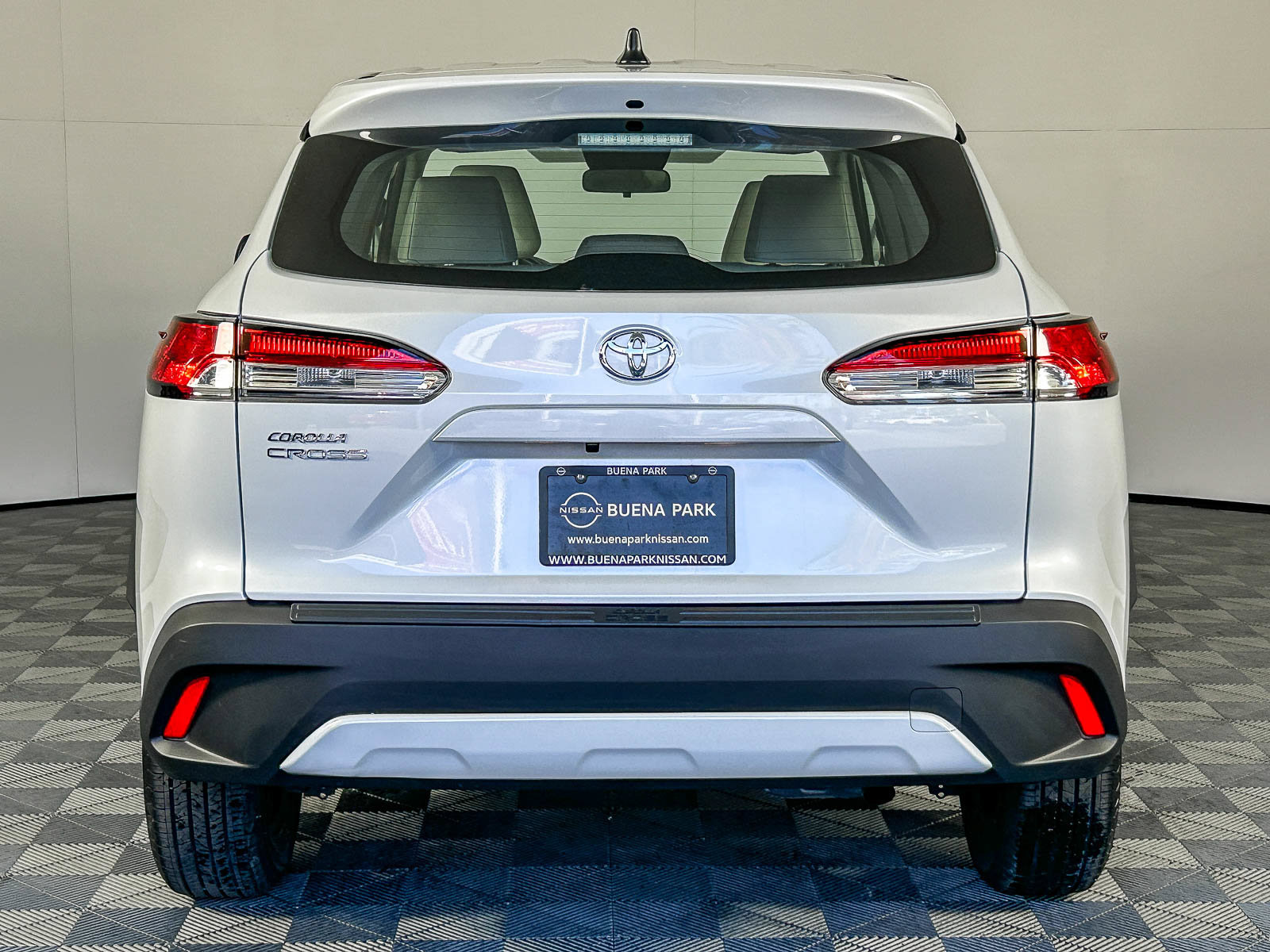 Used 2025 Toyota Corolla Cross L FWD image 5