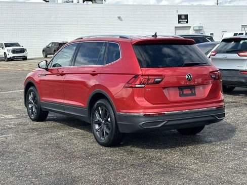 Used 2023 Volkswagen Tiguan SE w/ Panoramic Sunroof Package image 3