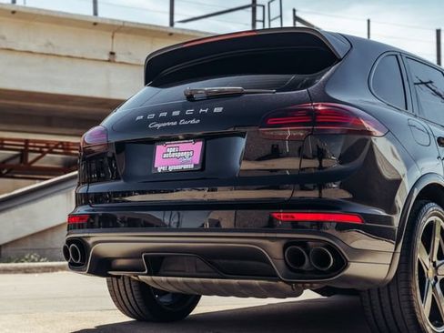 Used 2016 Porsche Cayenne Turbo AWD/4WD image 28