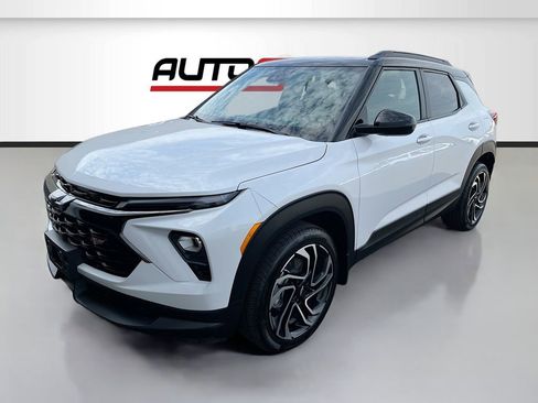 Used 2025 Chevrolet TrailBlazer RS w/ Convenience Package AWD/4WD image 3
