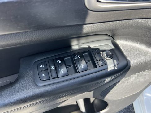 Used 2018 Jeep Grand Cherokee Altitude RWD image 15