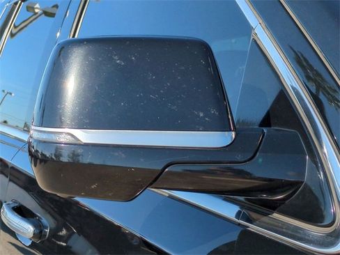 Used 2018 Cadillac Escalade Premium Luxury image 12