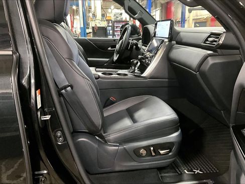 Used 2025 Lexus LX 600 4WD w/ Luxury Package image 8