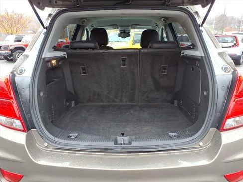 Used 2022 Chevrolet Trax LT w/ LT Convenience Package image 8