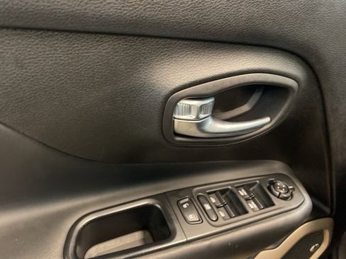 Used 2017 Jeep Renegade Limited image 14