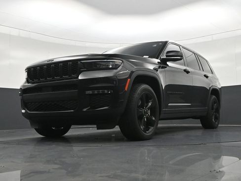 Used 2022 Jeep Grand Cherokee L Limited w/ Black Appearance Package RWD image 29