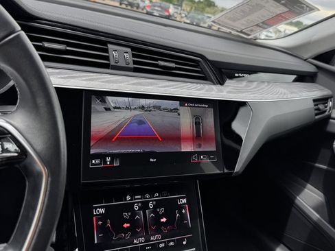 Used 2022 Audi e-tron Premium w/ Convenience Plus Package AWD/4WD image 21