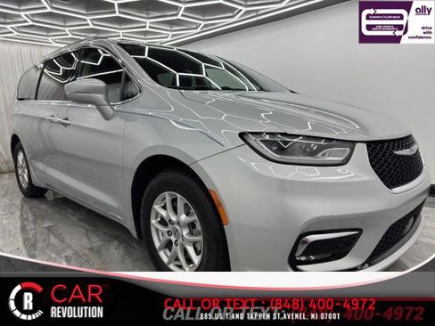 Used 2022 Chrysler Pacifica Touring-L image 1