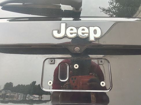Used 2023 Jeep Renegade Latitude AWD/4WD image 15