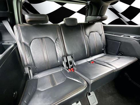 Certified 2022 Ford Expedition Platinum image 28