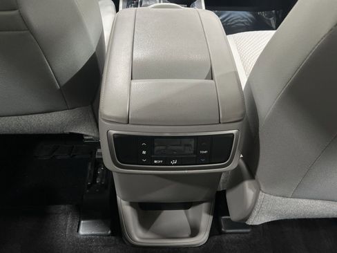 Used 2018 Toyota Highlander LE image 20