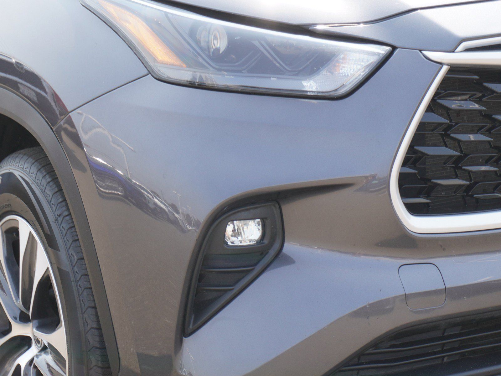 Used 2022 Toyota Highlander XLE FWD image 3